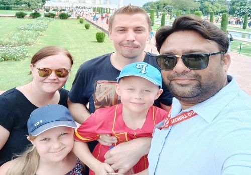 Taj Mahal Tour From Delhi by Luxury Car